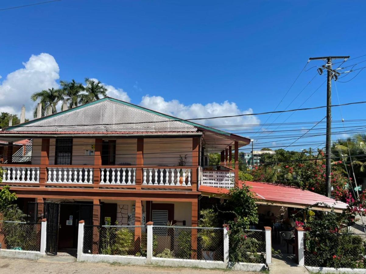 SAINT Charles Inn, Punta Gorda Belize Exterior foto